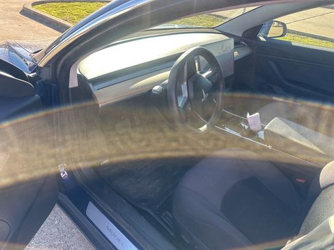 Used 2019 Tesla Model 3 Standard Range Plus image 8
