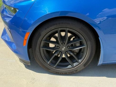 Used 2018 Chevrolet Camaro LT w/ Technology Package RWD image 4