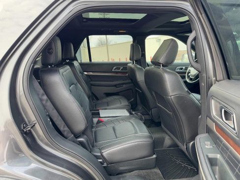 Used 2018 Ford Explorer Platinum image 10