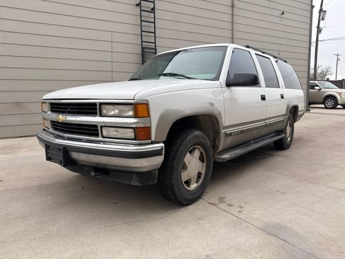 Used 1999 Chevrolet Suburban 4WD w/ Preferred Equipment Group 3 image 3