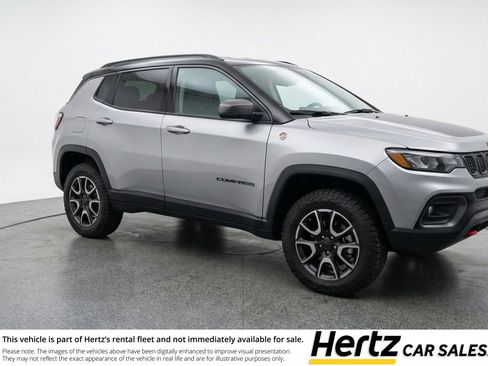 Used 2025 Jeep Compass Trailhawk AWD/4WD image 1