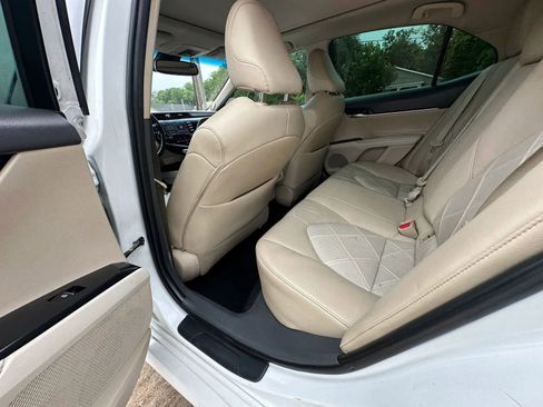 Used 2018 Toyota Camry XLE image 15