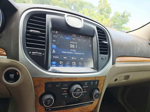 Used 2013 Chrysler 300 C RWD image 15