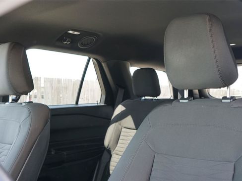 Used 2020 Ford Explorer XLT w/ Comfort Package RWD image 10