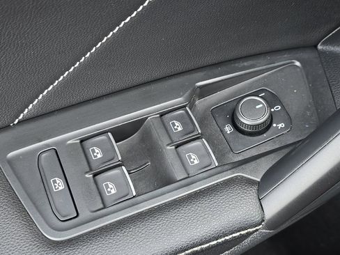 Used 2022 Volkswagen Tiguan SE image 11