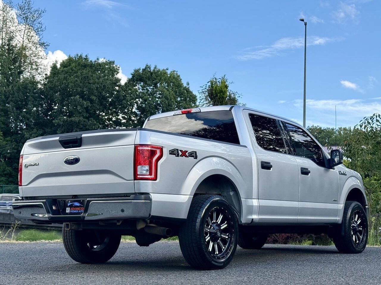 Used 2017 Ford F150 XLT w/ Equipment Group 301A Mid AWD/4WD image 10