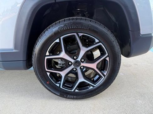 Used 2025 Jeep Compass Limited AWD/4WD image 13