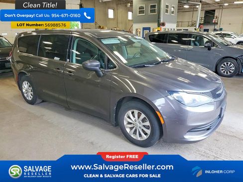 Used 2017 Chrysler Pacifica Touring w/ Tire & Wheel Group FWD image 5