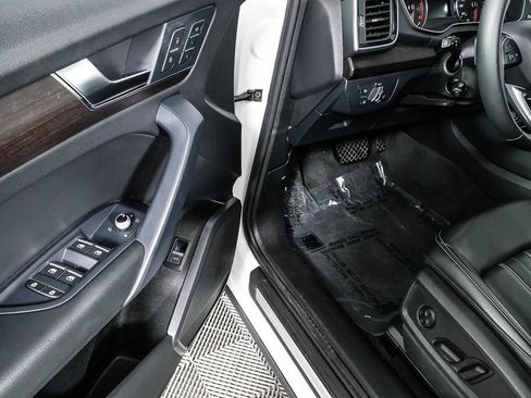 Used 2023 Audi Q5 2.0T Premium w/ Convenience Package image 7