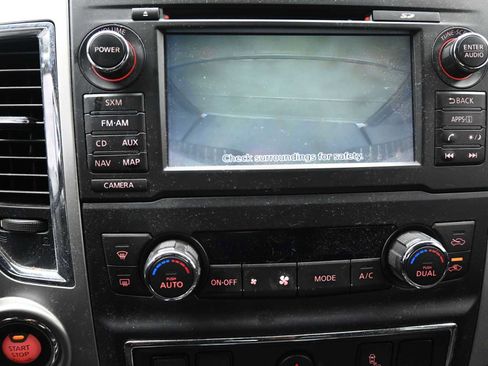 Used 2018 Nissan Titan SV w/ SV Convenience Package image 14