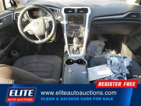 Used 2016 Ford Fusion SE image 16