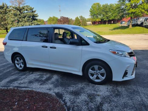 Used 2020 Toyota Sienna L FWD image 3