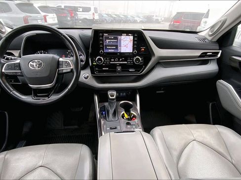 Used 2022 Toyota Highlander Limited image 15