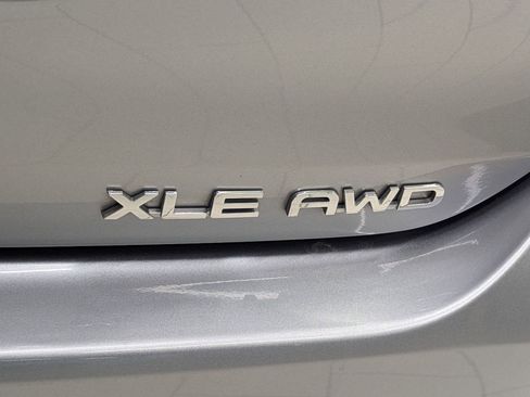 Used 2025 Toyota Highlander XLE image 34