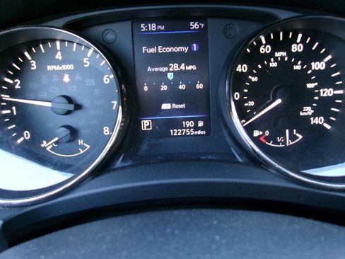 Used 2018 Nissan Rogue SV AWD/4WD image 2