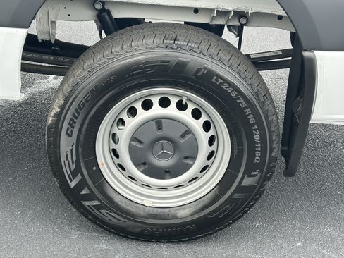 Used 2025 Mercedes-Benz Sprinter 2500 image 19