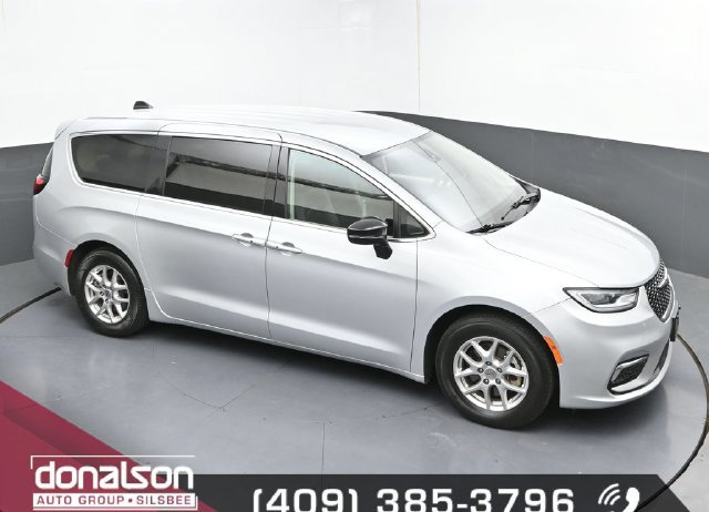 Used 2024 Chrysler Pacifica Touring-L FWD image 17