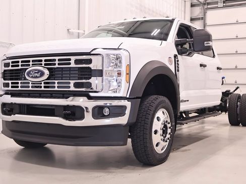 New 2026 Ford F550 4x4 Crew Cab w/ XLT Value Package image 5