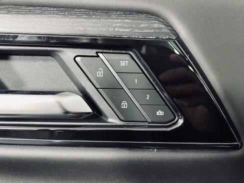 Used 2025 GMC Yukon AT4 Ultimate image 22