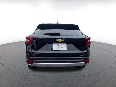 Used 2025 Chevrolet Trax LT w/ LT Convenience Package image 12