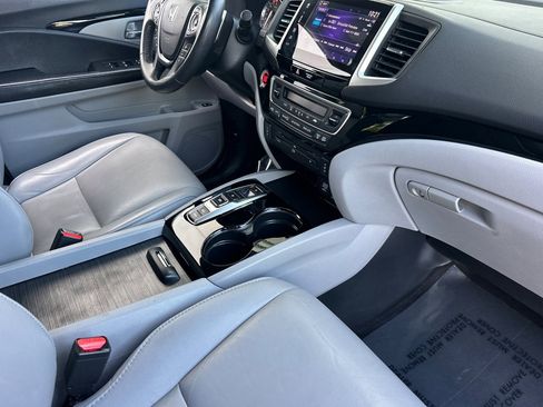 Used 2017 Honda Pilot Touring image 32