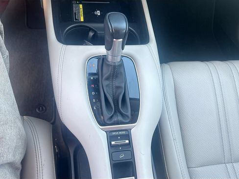 Used 2025 Honda HR-V EX-L image 16
