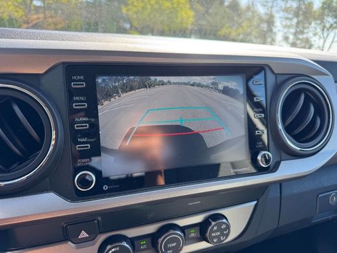 Used 2020 Toyota Tacoma SR5 RWD image 17