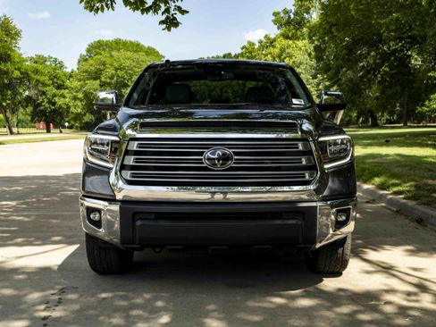Used 2018 Toyota Tundra Limited w/ Limited Premium Package RWD image 3