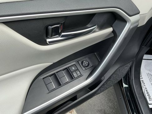 Used 2022 Toyota RAV4 XLE image 17