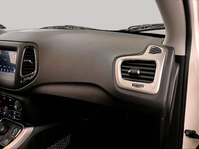 Used 2019 Jeep Compass Sport w/ Cold Weather Group AWD/4WD image 16