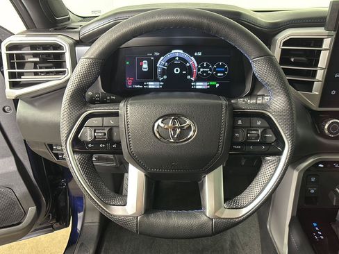 Used 2025 Toyota Sequoia Platinum AWD/4WD image 29