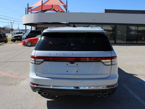Used 2025 Lincoln Aviator 2WD image 6