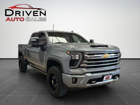 Used 2024 Chevrolet Silverado 2500 High Country w/ High Country Premium Package AWD/4WD image 8