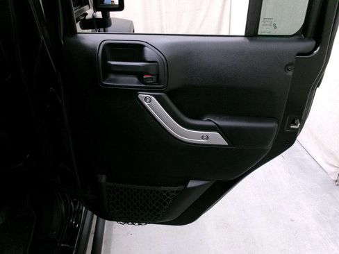 Used 2016 Jeep Wrangler Unlimited Rubicon image 29