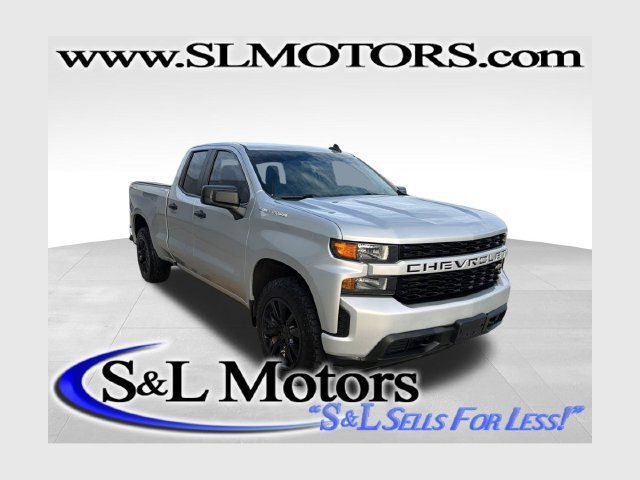 Used 2020 Chevrolet Silverado 1500 Custom w/ Custom Value Package AWD/4WD image 1
