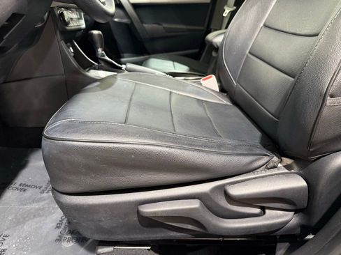 Used 2015 Toyota Corolla LE FWD image 13
