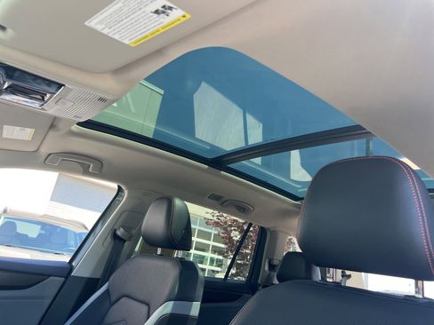 Certified 2024 Volkswagen Atlas Peak Edition SE AWD/4WD image 29