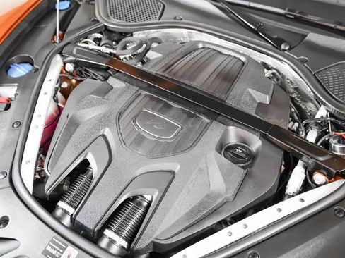 Certified 2025 Porsche Panamera image 12