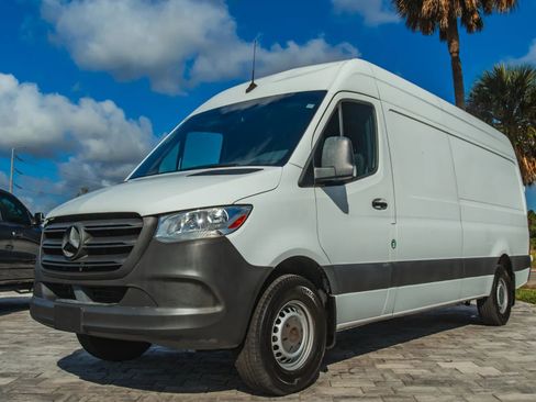 Used 2020 Mercedes-Benz Sprinter 2500 w/ Driver Convenience Package image 21