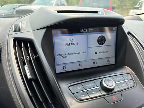 Used 2017 Ford Escape SE w/ Equipment Group 201A FWD image 18
