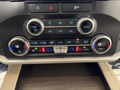 Used 2023 Ford Expedition Limited image 27