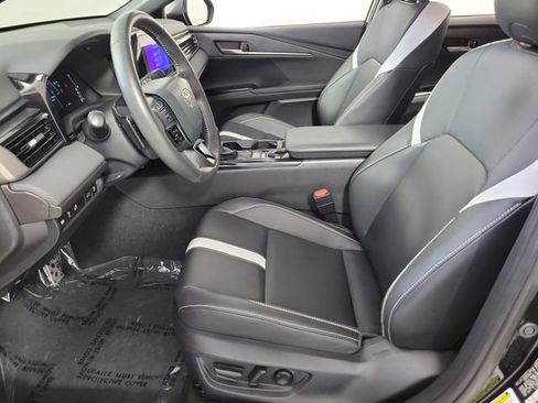 Used 2025 Toyota Camry SE FWD image 19