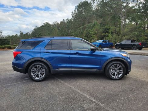 Certified 2023 Ford Explorer XLT w/ Equipment Group 202A image 7