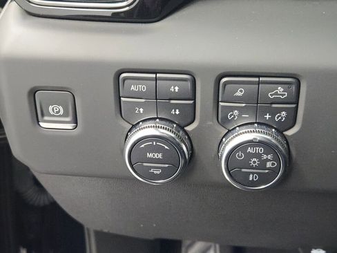 Used 2025 GMC Sierra 1500 AT4 w/ AT4 Premium Package AWD/4WD image 28