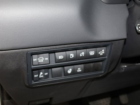 Used 2024 Toyota Sequoia Platinum image 16