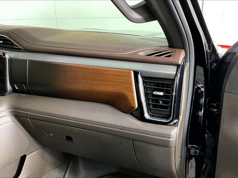 Certified 2025 GMC Sierra 3500 Denali w/ Denali Reserve Package image 17