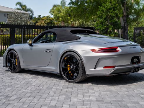 Used 2019 Porsche 911 Speedster RWD image 9