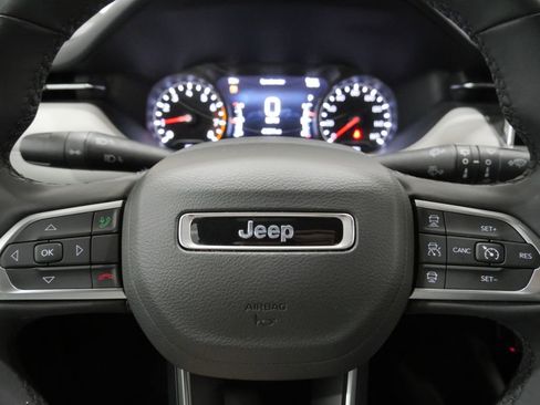 Used 2025 Jeep Compass Limited image 16