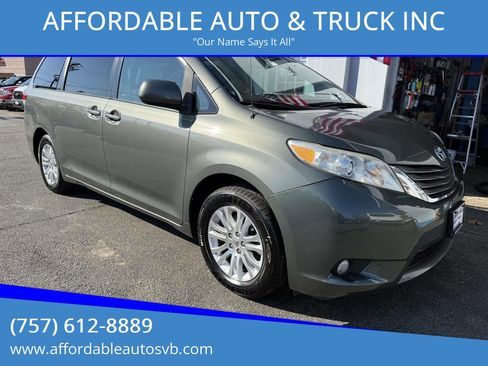 Used 2012 Toyota Sienna XLE image 1