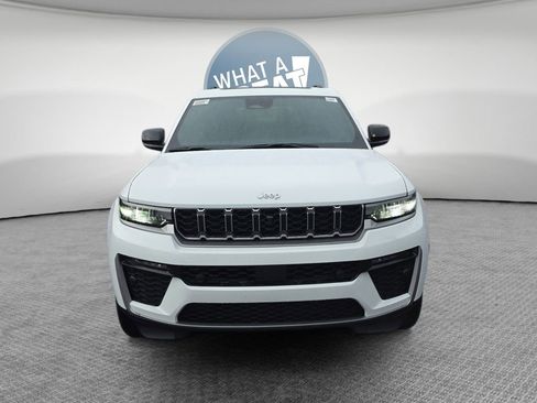 New 2026 Jeep Grand Cherokee L Limited w/ Luxury Tech Group II AWD/4WD image 9